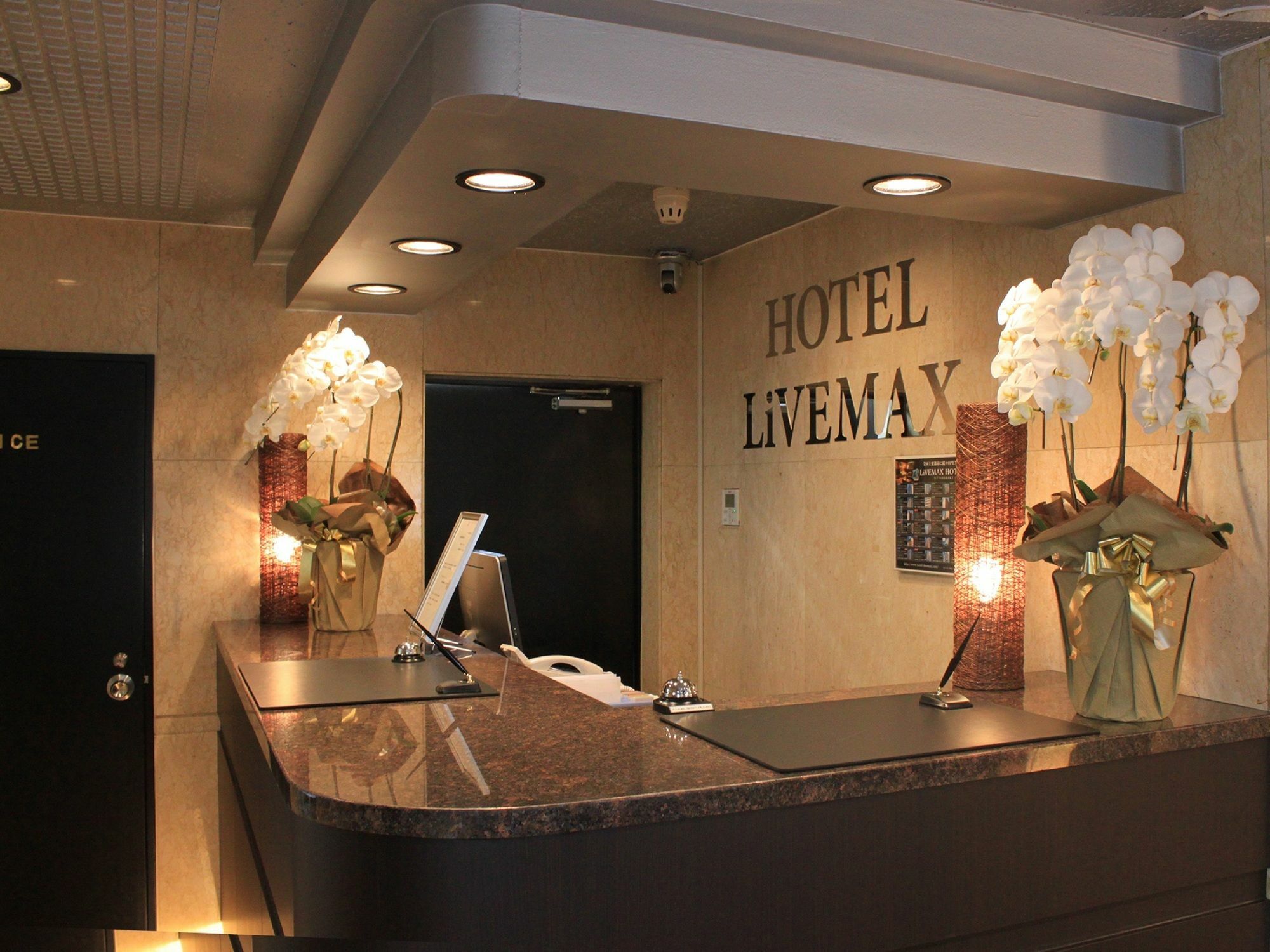 Hotel Livemax Budget Tokyo Hamura Ekimae Exteriör bild